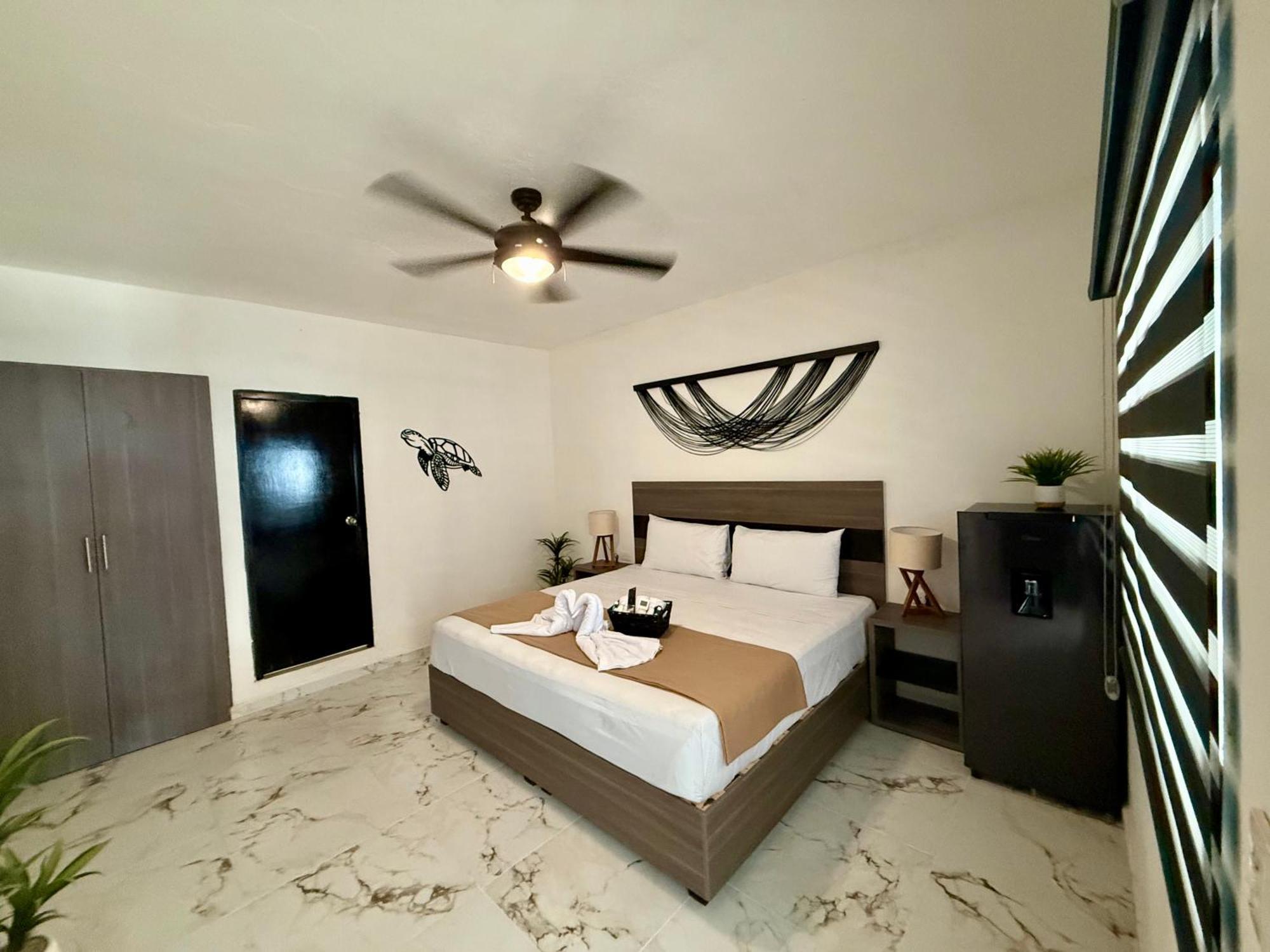 Casa Tortuga 5Th Ave Hotel Плая дел Кармен Екстериор снимка