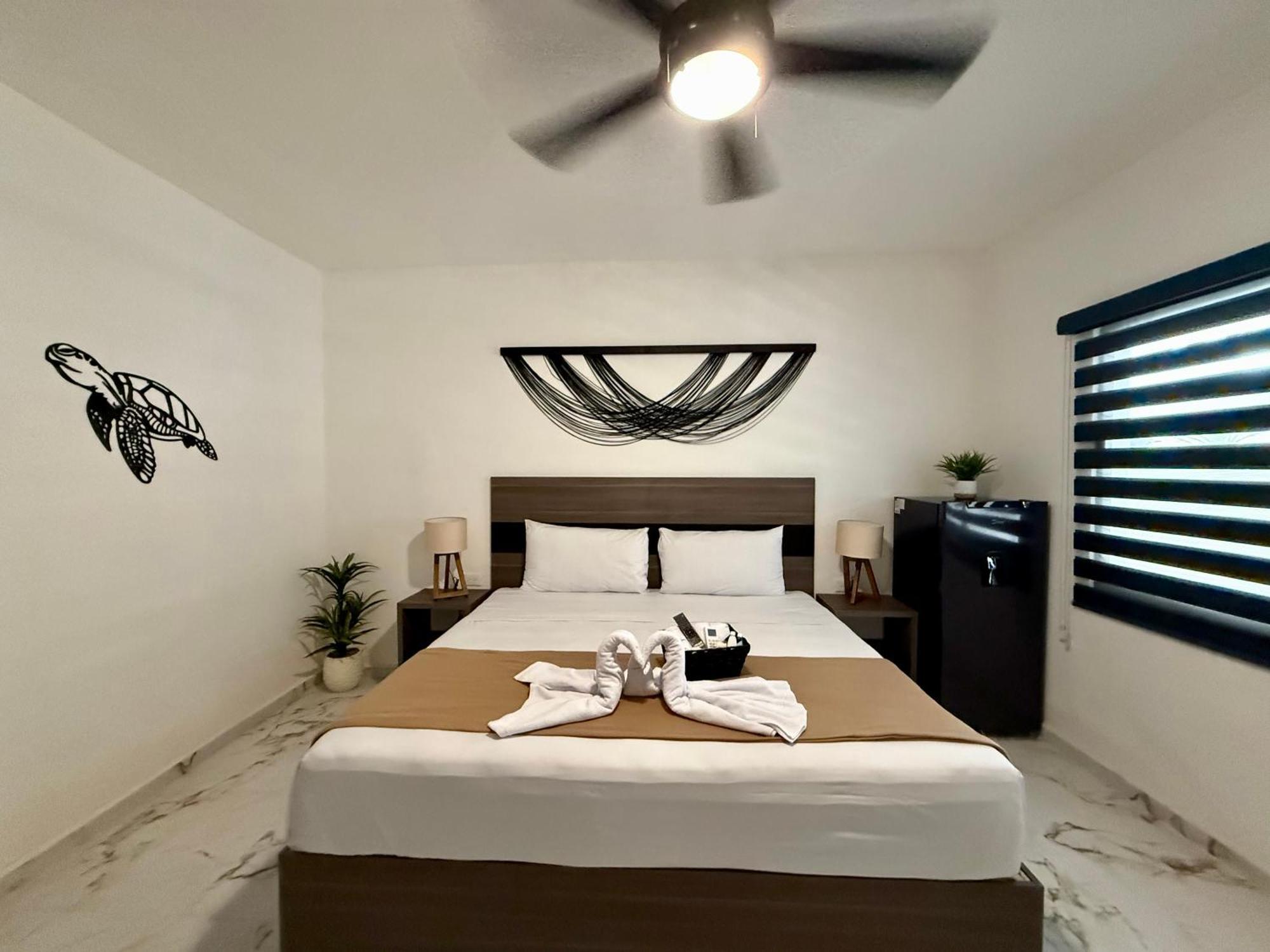 Casa Tortuga 5Th Ave Hotel Плая дел Кармен Екстериор снимка