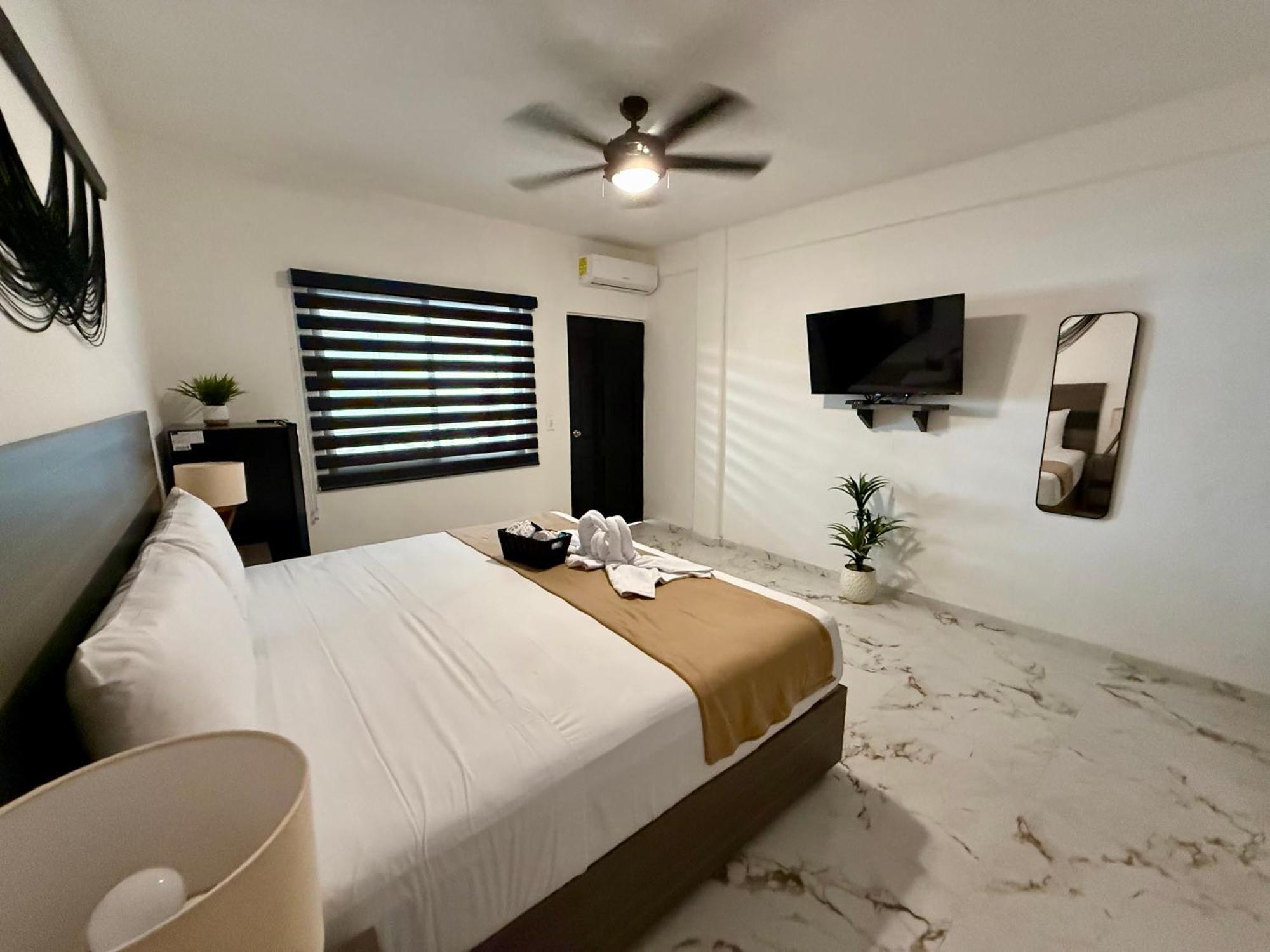 Casa Tortuga 5Th Ave Hotel Плая дел Кармен Екстериор снимка