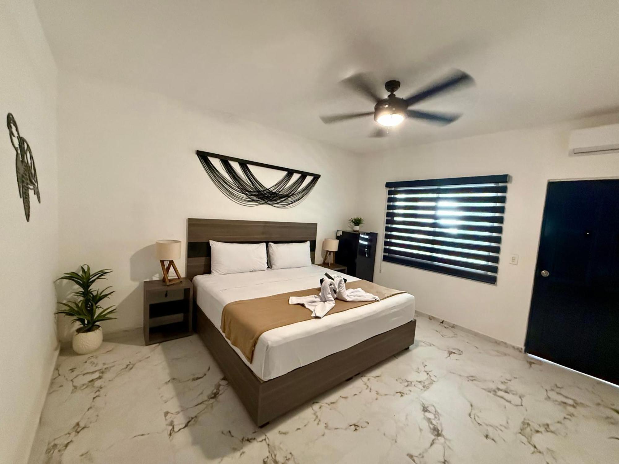 Casa Tortuga 5Th Ave Hotel Плая дел Кармен Екстериор снимка