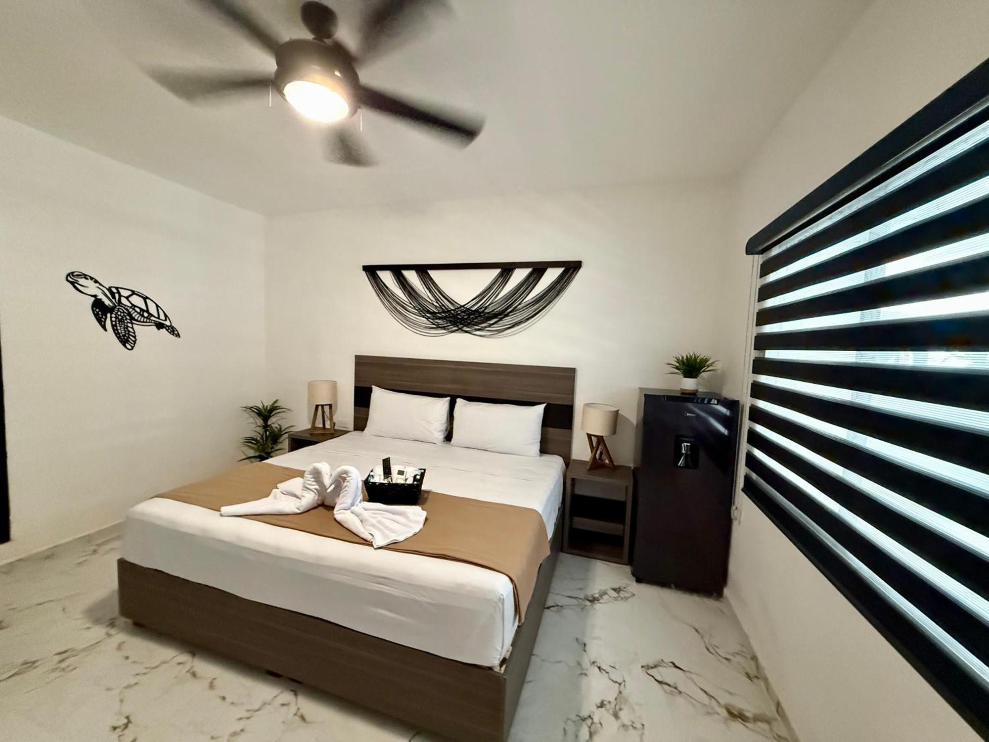 Casa Tortuga 5Th Ave Hotel Плая дел Кармен Екстериор снимка