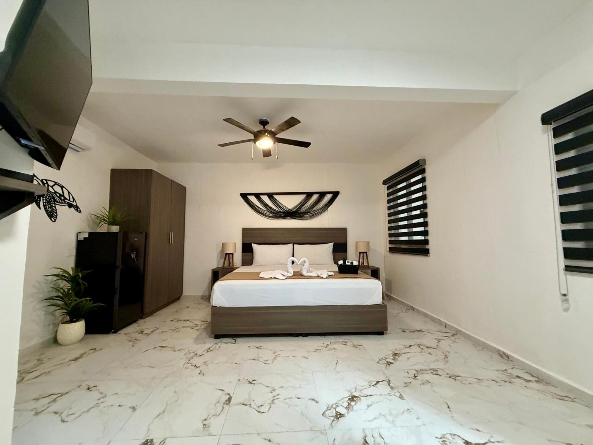 Casa Tortuga 5Th Ave Hotel Плая дел Кармен Екстериор снимка