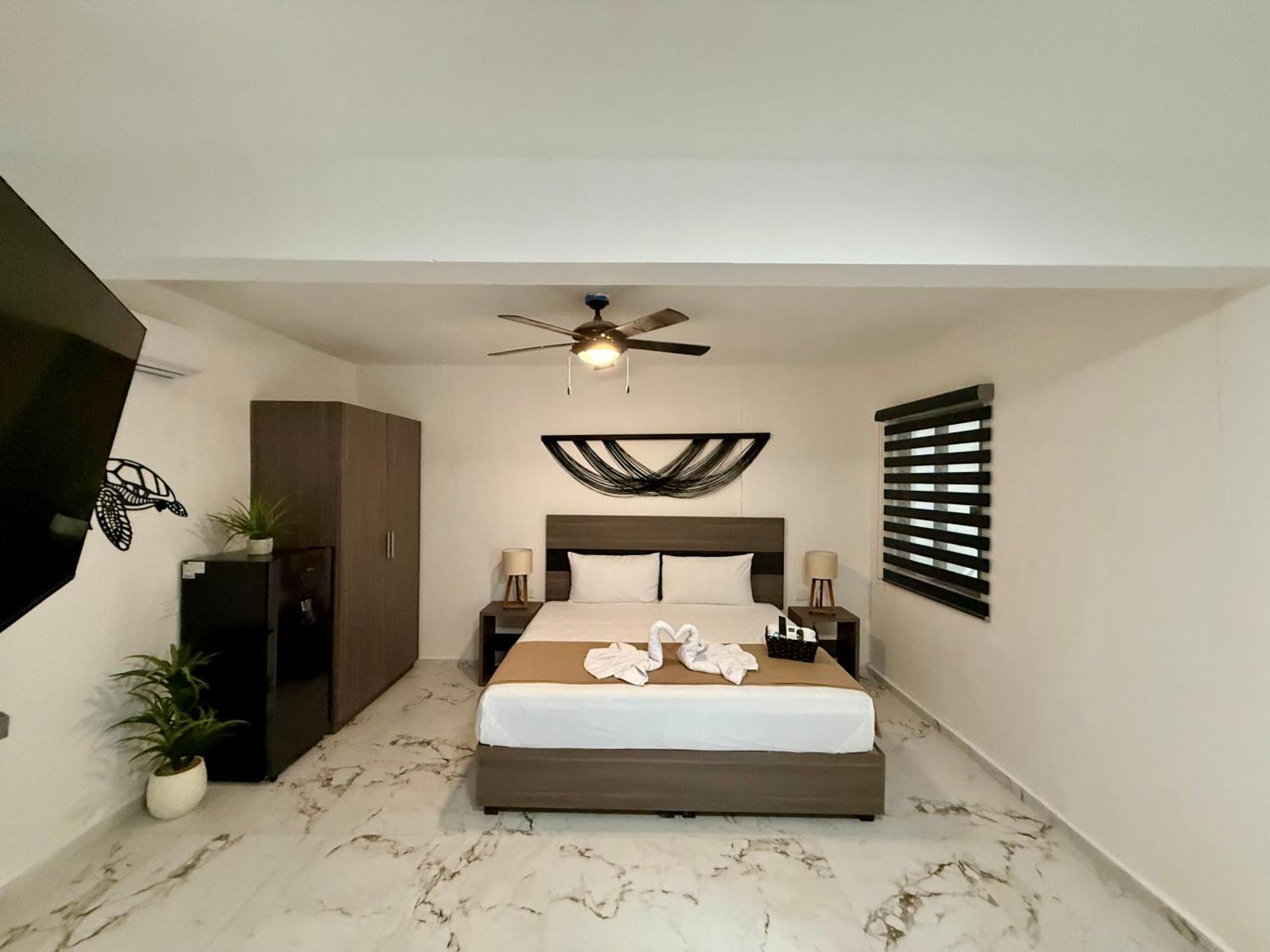 Casa Tortuga 5Th Ave Hotel Плая дел Кармен Екстериор снимка