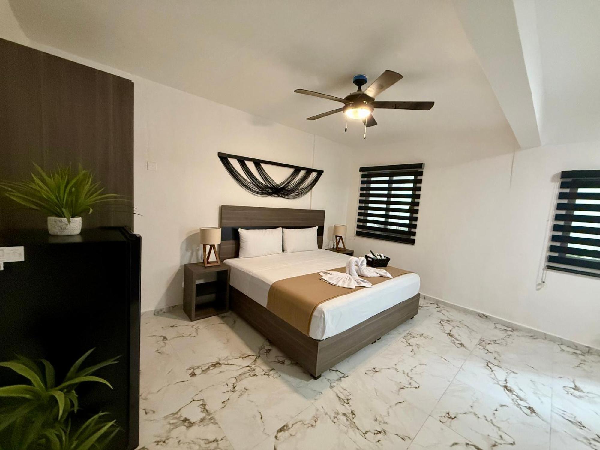 Casa Tortuga 5Th Ave Hotel Плая дел Кармен Екстериор снимка