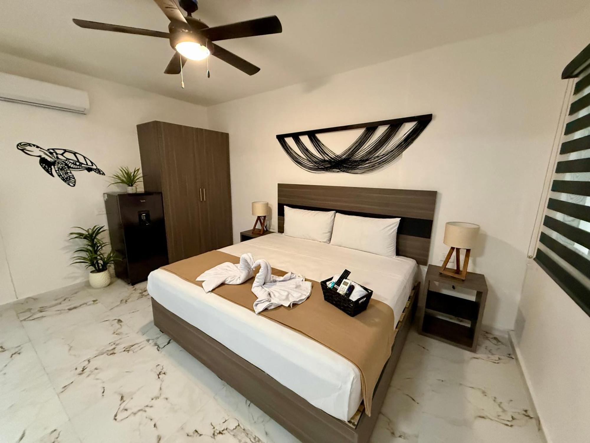 Casa Tortuga 5Th Ave Hotel Плая дел Кармен Екстериор снимка
